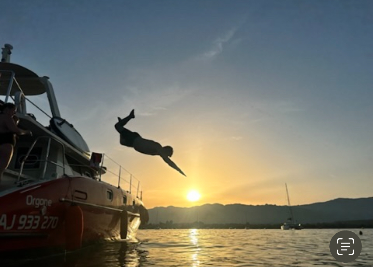 Apéro sunset coucher de soleil en mer Porto-Vecchio Corse