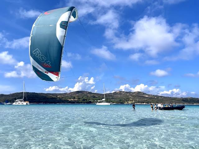 Kitesurf windsurf Santa Giulia Piantarella Corse du Sud